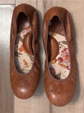 Born Julianne Perforated Leather Ballet Flats Mid Brown Tan Women’s Size 7.5